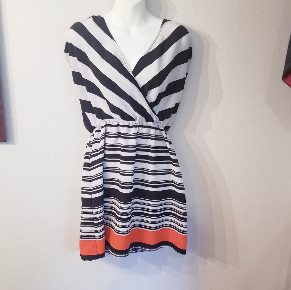 Petticoat Alley black/white stripped dress